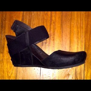 OTBT wedge shoes size 7 black